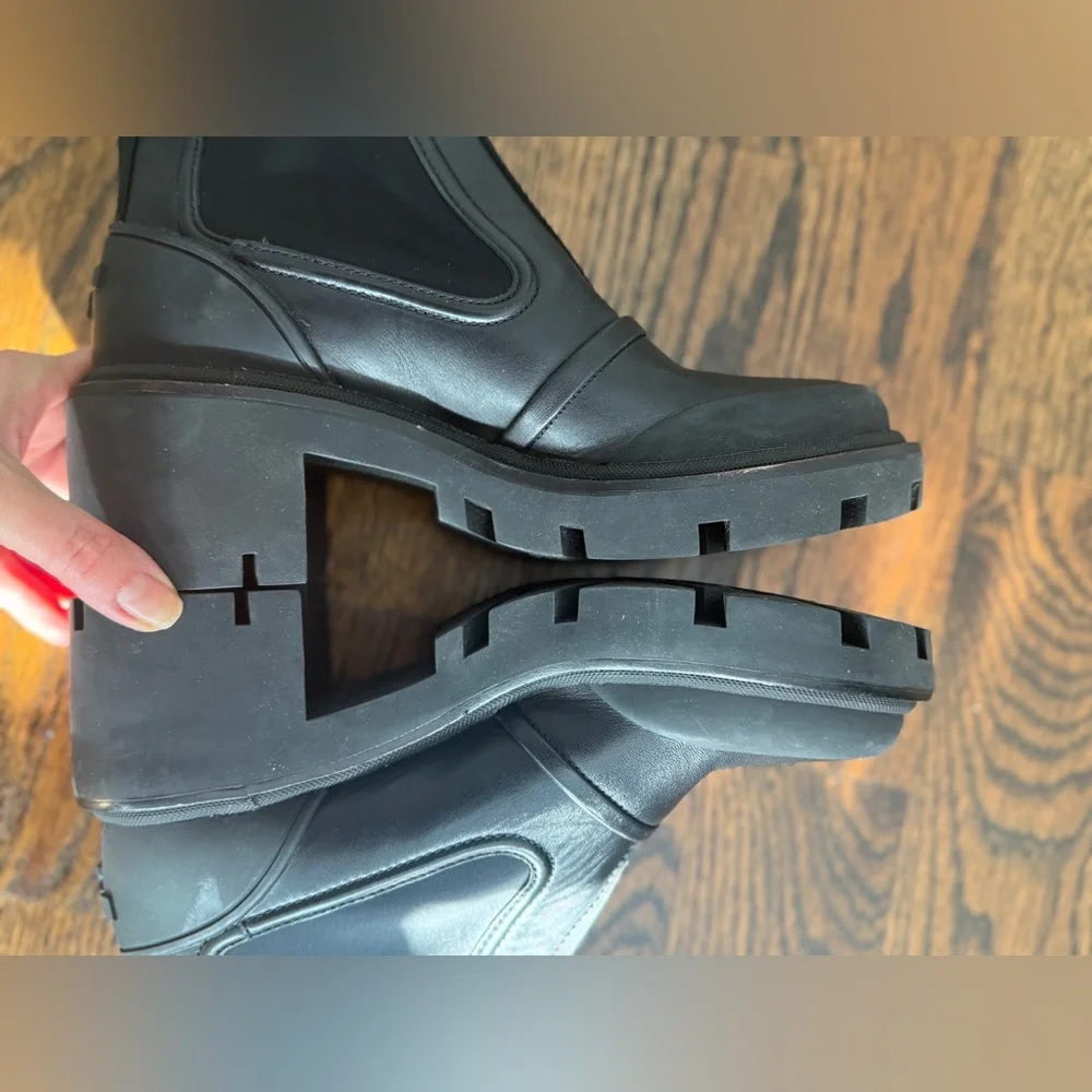 TORY BURCH Chelsea Lug Sole Ankle Boots Sz 8/8.5